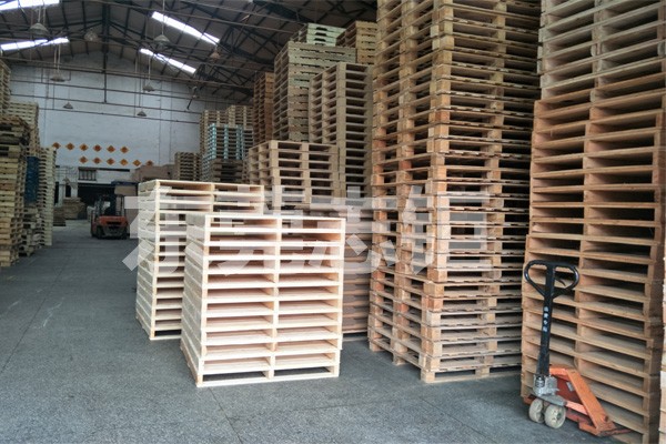 东莞东城免检木卡板生产厂家 大批量销售胶合木卡板 志钜包装图片_高清图_细节图